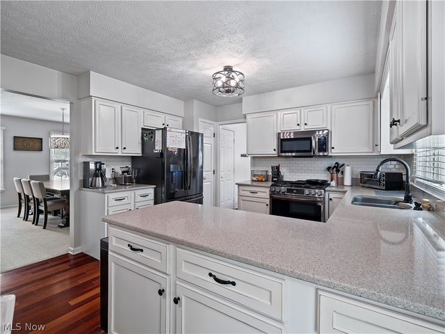 718 Wedgewood Drive, Avon Lake, OH 44012