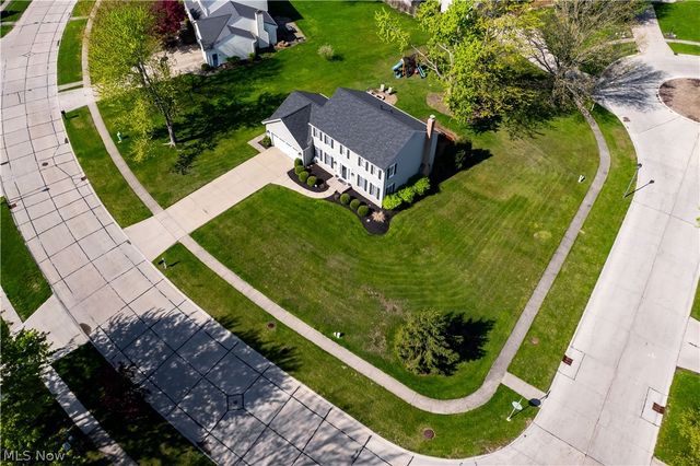 718 Wedgewood Drive, Avon Lake, OH 44012