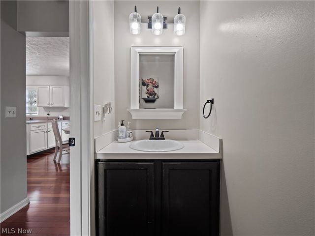 718 Wedgewood Drive, Avon Lake, OH 44012