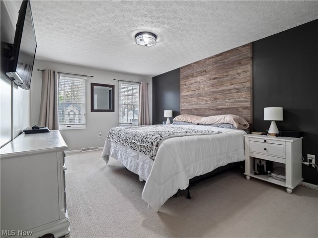 718 Wedgewood Drive, Avon Lake, OH 44012