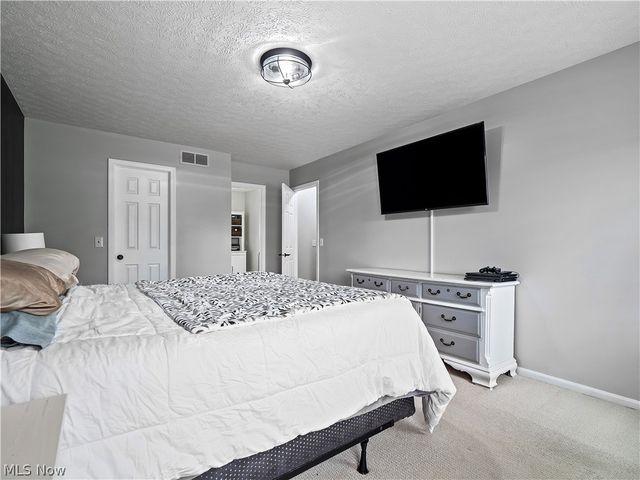 718 Wedgewood Drive, Avon Lake, OH 44012