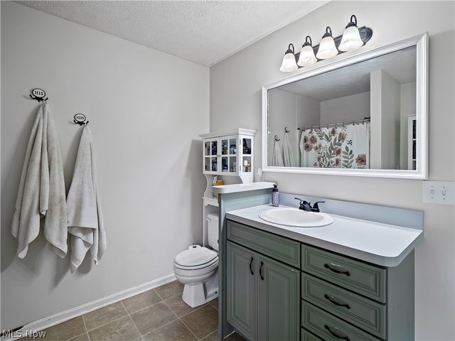 718 Wedgewood Drive, Avon Lake, OH 44012