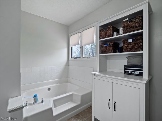 718 Wedgewood Drive, Avon Lake, OH 44012