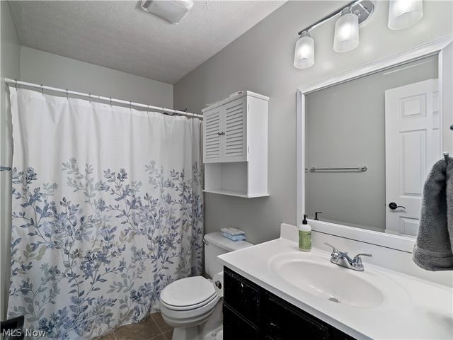 718 Wedgewood Drive, Avon Lake, OH 44012