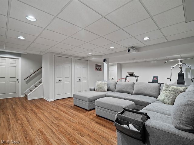 718 Wedgewood Drive, Avon Lake, OH 44012