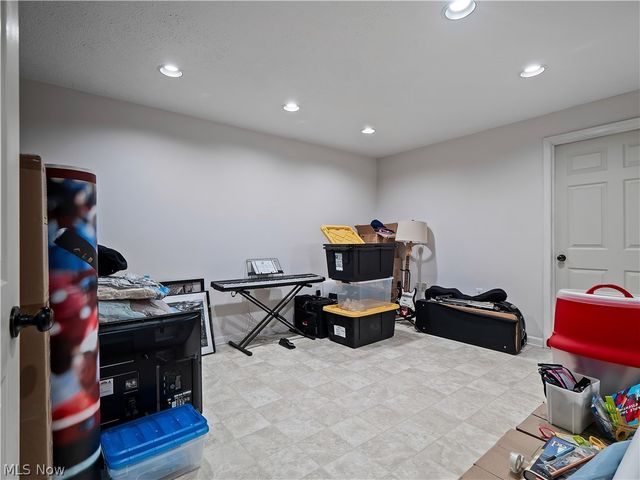 718 Wedgewood Drive, Avon Lake, OH 44012