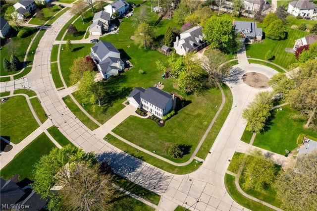718 Wedgewood Drive, Avon Lake, OH 44012