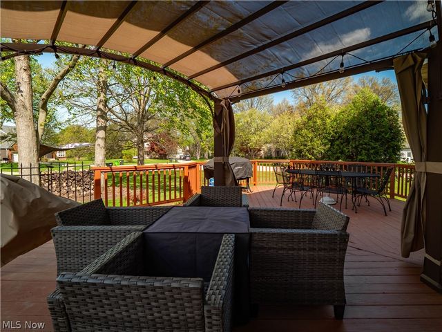 718 Wedgewood Drive, Avon Lake, OH 44012