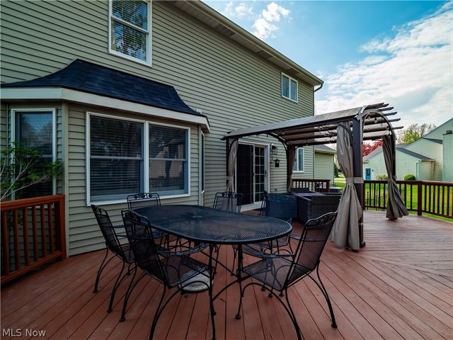 718 Wedgewood Drive, Avon Lake, OH 44012