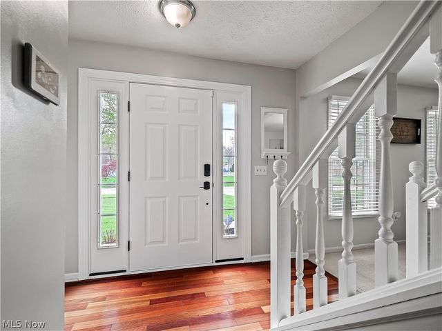 718 Wedgewood Drive, Avon Lake, OH 44012