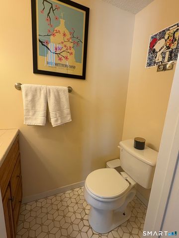 602 Longfellow Drive 602, Branford, CT 06405