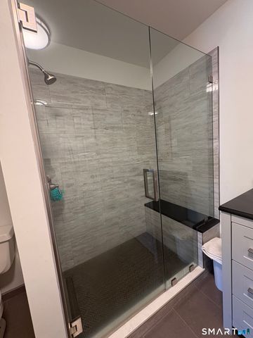 602 Longfellow Drive 602, Branford, CT 06405