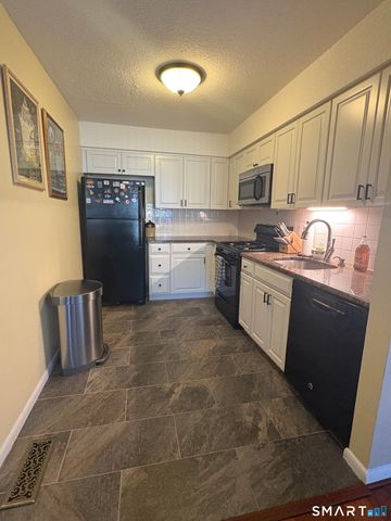 602 Longfellow Drive 602, Branford, CT 06405