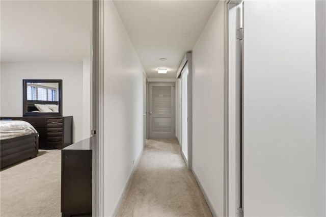 310 W 49th Street 403, Kansas City, MO 64112