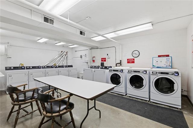 310 W 49th Street 403, Kansas City, MO 64112