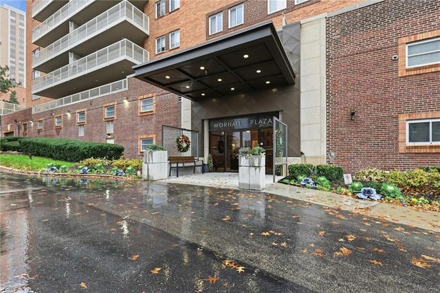 310 W 49th Street 403, Kansas City, MO 64112
