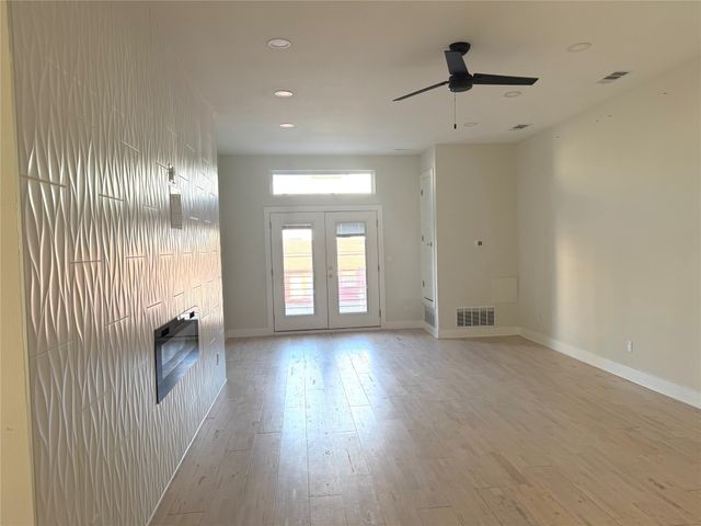 2419 Crossman Avenue, Dallas, TX 75212