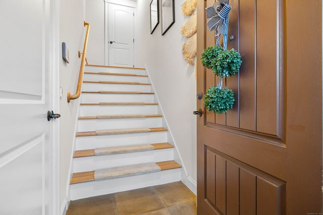 19 Thermos Avenue 7, Norwich, CT 06360