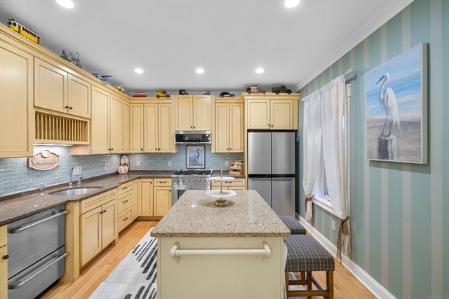 19 Thermos Avenue 7, Norwich, CT 06360