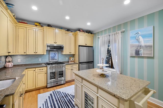 19 Thermos Avenue 7, Norwich, CT 06360