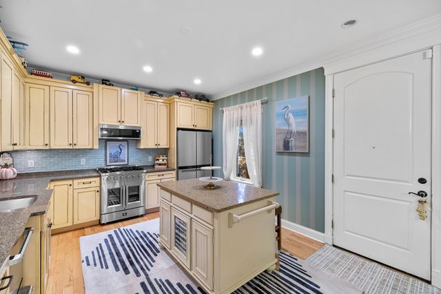 19 Thermos Avenue 7, Norwich, CT 06360