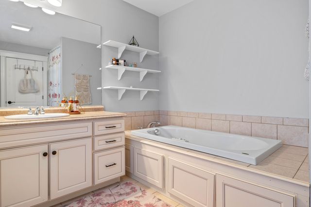 19 Thermos Avenue 7, Norwich, CT 06360