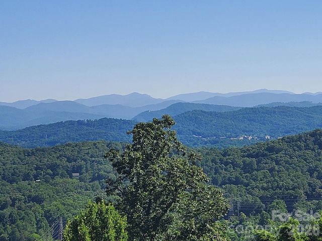 101 Wood Owl Court, Hendersonville, NC 28791
