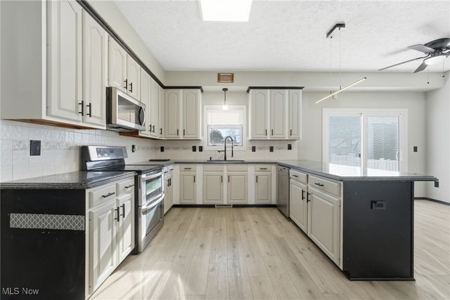 1516 Wisteria Avenue SW, Hartville, OH 44632