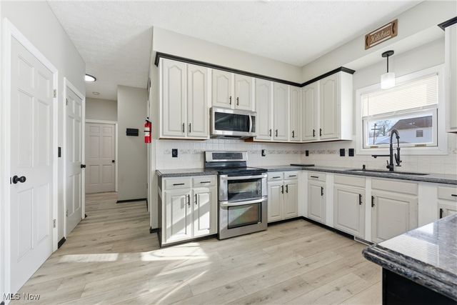 1516 Wisteria Avenue SW, Hartville, OH 44632