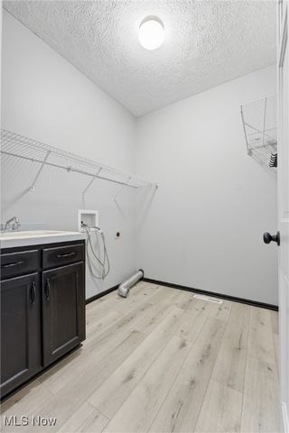 1516 Wisteria Avenue SW, Hartville, OH 44632