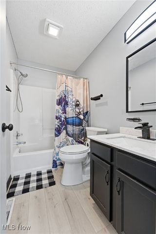 1516 Wisteria Avenue SW, Hartville, OH 44632