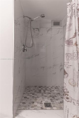 427 Golden Isles Dr 16F, Hallandale Beach, FL 33009