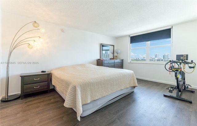 427 Golden Isles Dr 16F, Hallandale Beach, FL 33009