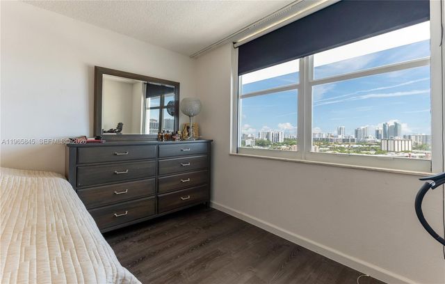 427 Golden Isles Dr 16F, Hallandale Beach, FL 33009