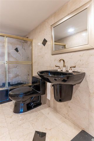 427 Golden Isles Dr 16F, Hallandale Beach, FL 33009