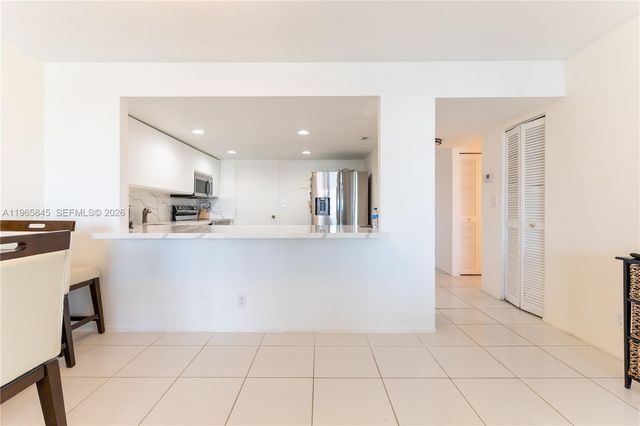 427 Golden Isles Dr 16F, Hallandale Beach, FL 33009