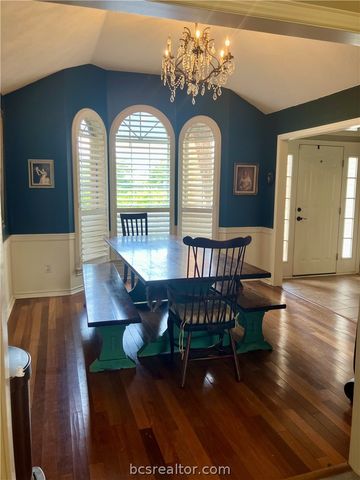 5660 Falling Water, Bryan, TX 77808