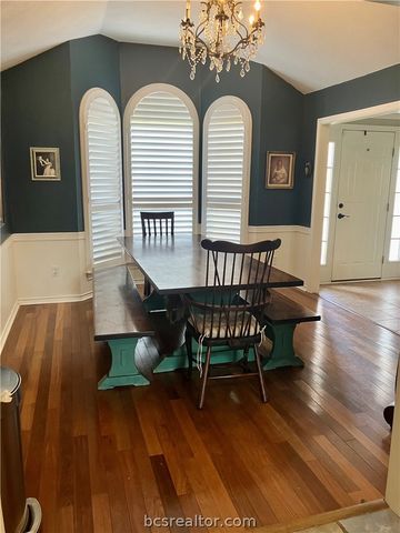 5660 Falling Water, Bryan, TX 77808