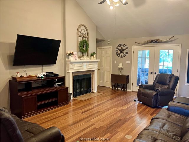 5660 Falling Water, Bryan, TX 77808