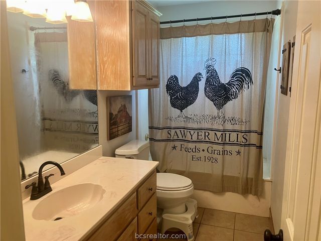 5660 Falling Water, Bryan, TX 77808