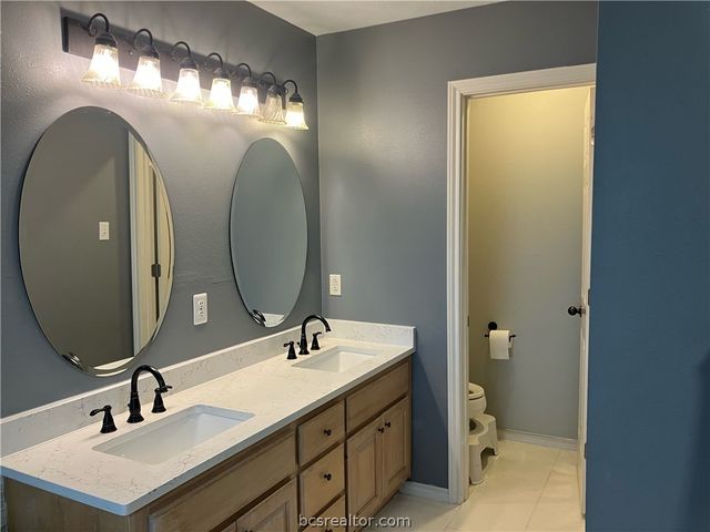 5660 Falling Water, Bryan, TX 77808