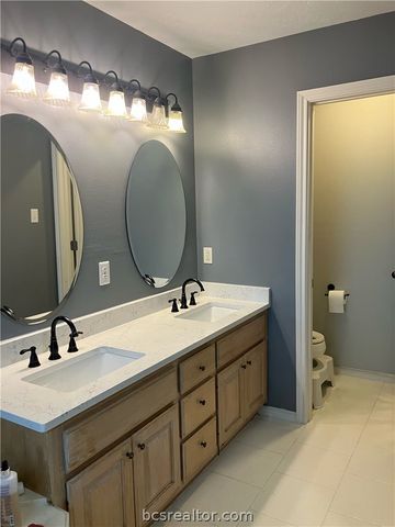 5660 Falling Water, Bryan, TX 77808