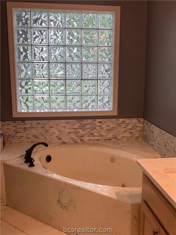 5660 Falling Water, Bryan, TX 77808