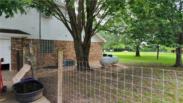 5660 Falling Water, Bryan, TX 77808