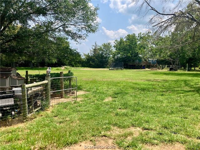 5660 Falling Water, Bryan, TX 77808