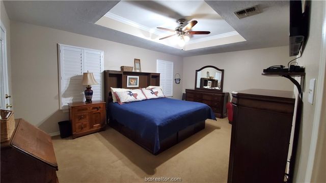 5660 Falling Water, Bryan, TX 77808