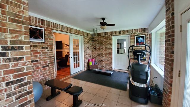 5660 Falling Water, Bryan, TX 77808