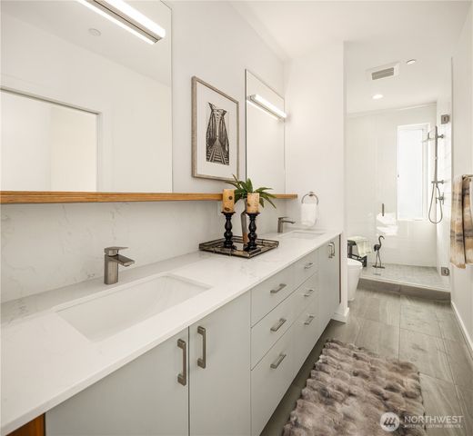627 13th Avenue E, Seattle, WA 98102