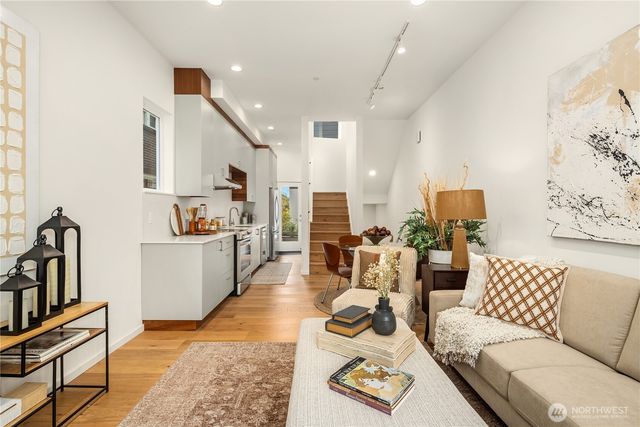 627 13th Avenue E, Seattle, WA 98102