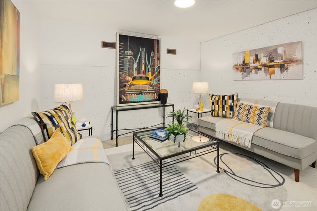 627 13th Avenue E, Seattle, WA 98102